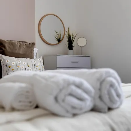 Number One At Empire 39 - Central Location * Scarborough