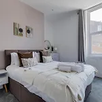 Apt 1 - Empire 39 - Central Location