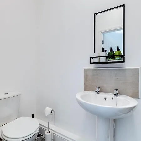 Apt 1 - Empire 39 - Central Location *