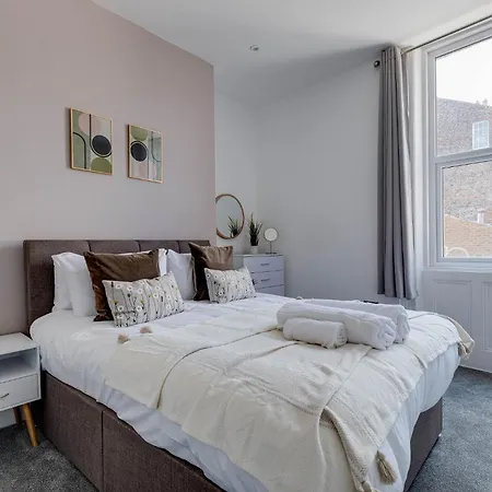 Apt 1 - Empire 39 - Central Location