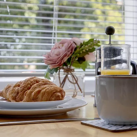 Apt 1 - Empire 39 - Central Location Scarborough