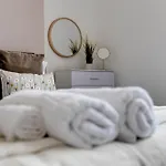Apt 1 - Empire 39 - Central Location * Σκάρμπορο