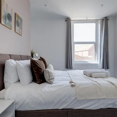 Apt 1 - Empire 39 - Central Location * Σκάρμπορο